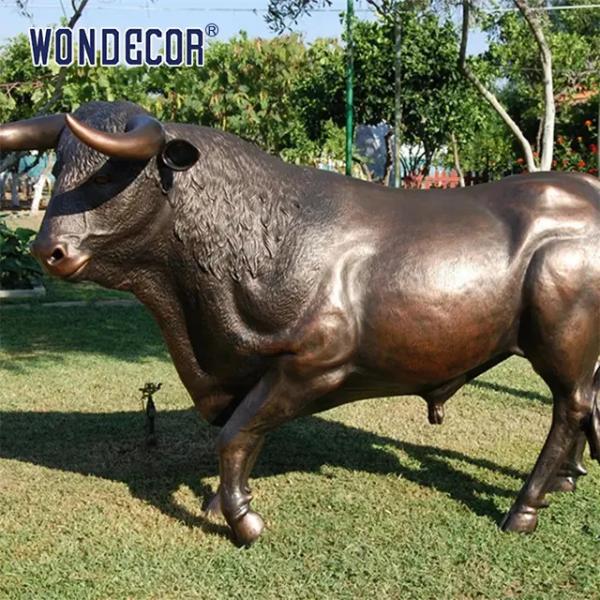 Outdoor decorative metal animal life size cast bison Bronze sculpture
