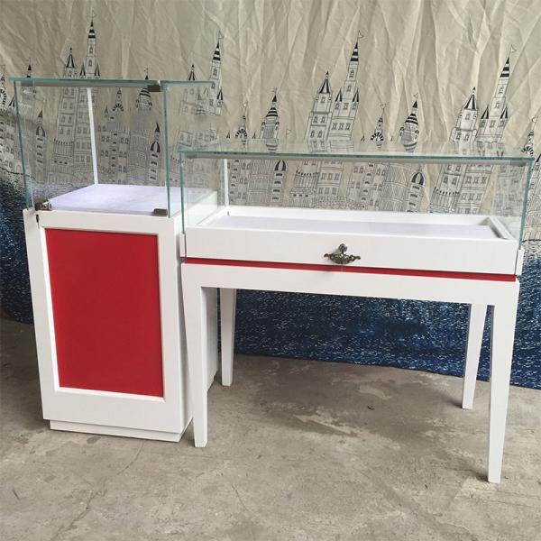 Витрины ювелирного магазина дизайна моды с замком/фарой/оборудованием