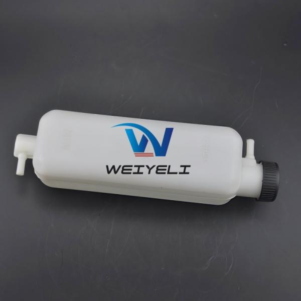 Le réservoir d'expansion du liquide de refroidissement de l'excavatrice Volvo VOE146-68664 ECC480EHR R58D R88D 55D 60C 80D 60E est adapté au radiateur L30G L35G des machines industrielles bouilloire d'eau auxiliaire de secours petit réservoir d'eau