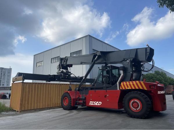 性能保証 コンテナ リッチスタッカー クミンス QSM11-330 エンジン 45000kg 負荷容量