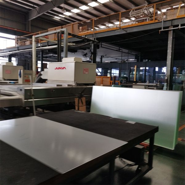 Easy Cut Extra Clear Tempered Glass Low Iron AR Coating Solar Glass Solid