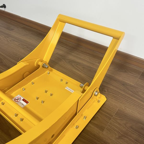 Portable Vehicle Barricades HiTOMARUKUN 13.4kg Durable Lightweight Easy Setup for Traffic Control Security