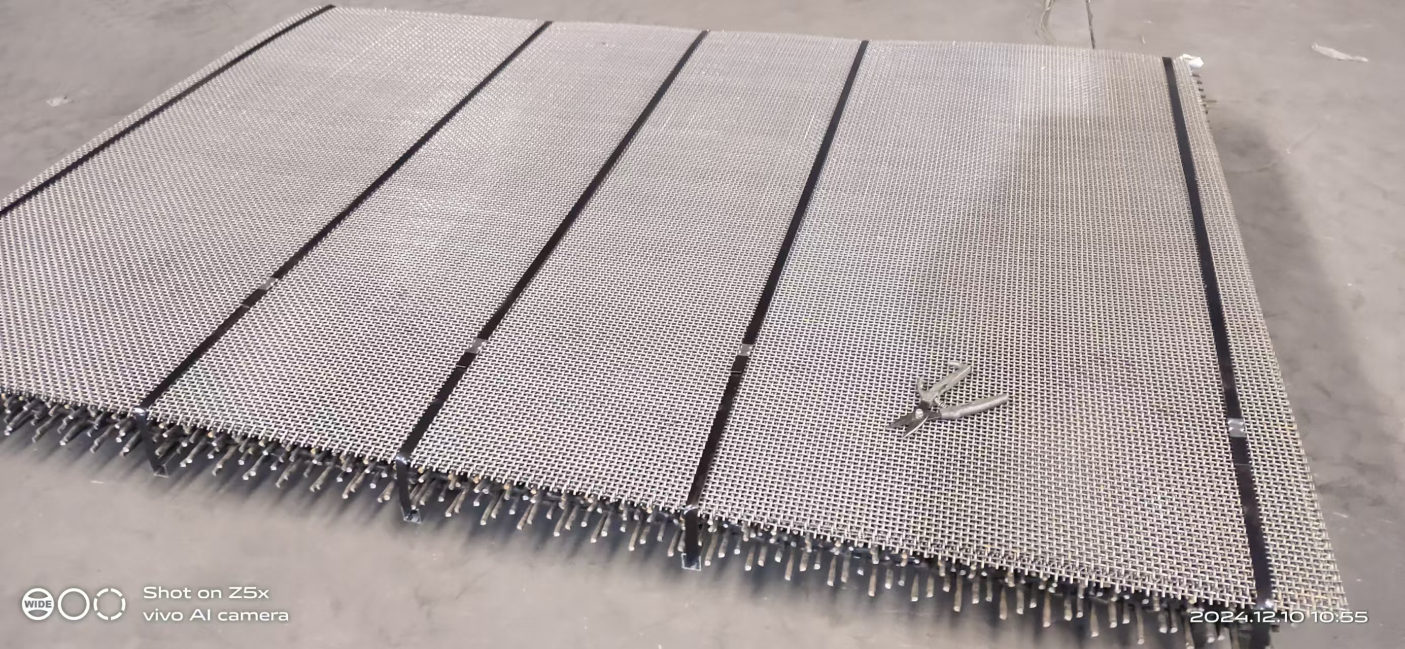 Простой плетеный сетчатый сетчатый сетчатый экран 6.0 Mm Dia Sheath Metal Hooked Edges