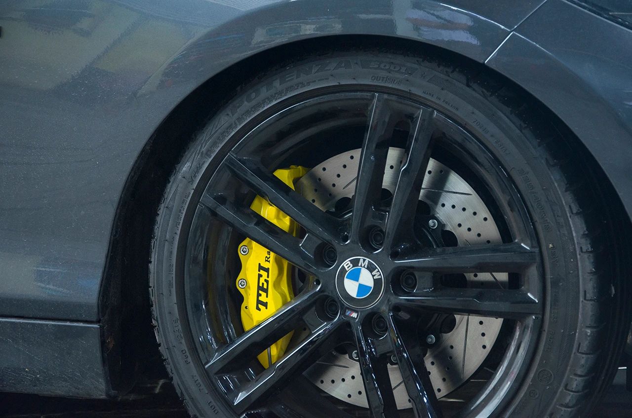 2 серии F22 BMW большой тормозной комплект для 18-дюймового обода автомобиля передний 6-поршневой суппорт тормозной комплект для автоматической тормозной системы