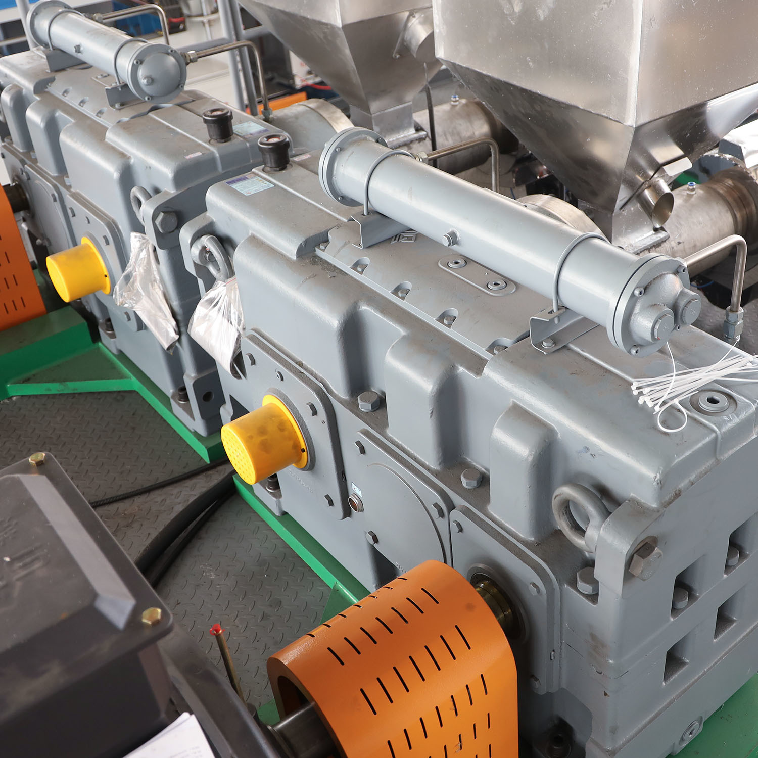 HUAYU 30000L 3-Layer Blow Molding Machine for Big Plastic Storage Tanks