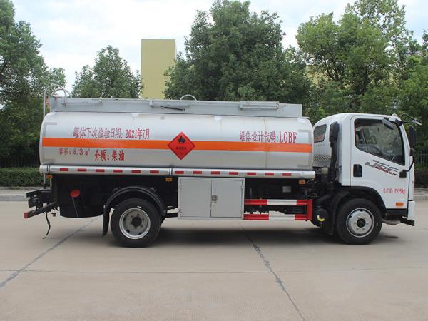 Jiefang 8.3 Cubic Run Zhixing Brand 4x2 Oil Truck