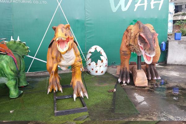 Os tipos customizáveis do tamanho do dinossauro Animatronic montam dinâmico com sons