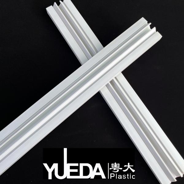 Perfiles de PVC extrudidos personalizados con banda anti-colisión con excelente resistencia a las condiciones climáticas