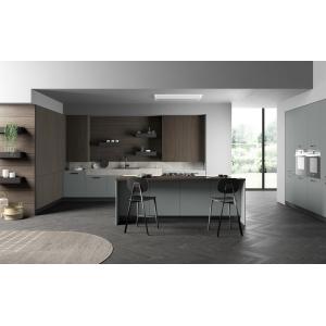 Традиционные / классические деревянные кухонные шкафы на заказ с обеденным столом