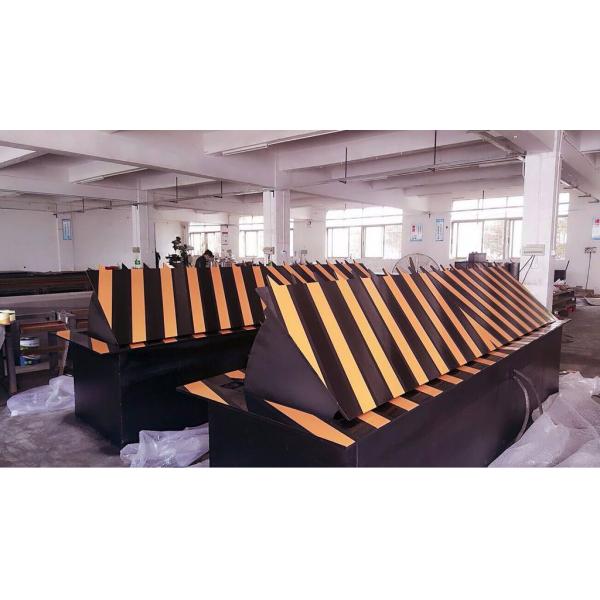 Road Safety Hydraulic Road Blocker 16mm Thickness A3 Steel Anti Terrorism With LED Lamp