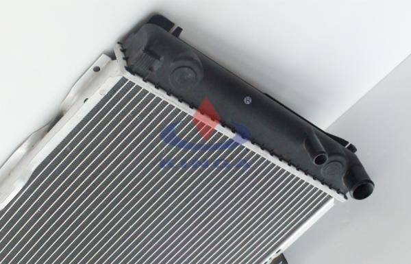 High cooling efficiency auto repair radiator Of BENZ W124 / 200D / 250 TD 1984 1993 MT
