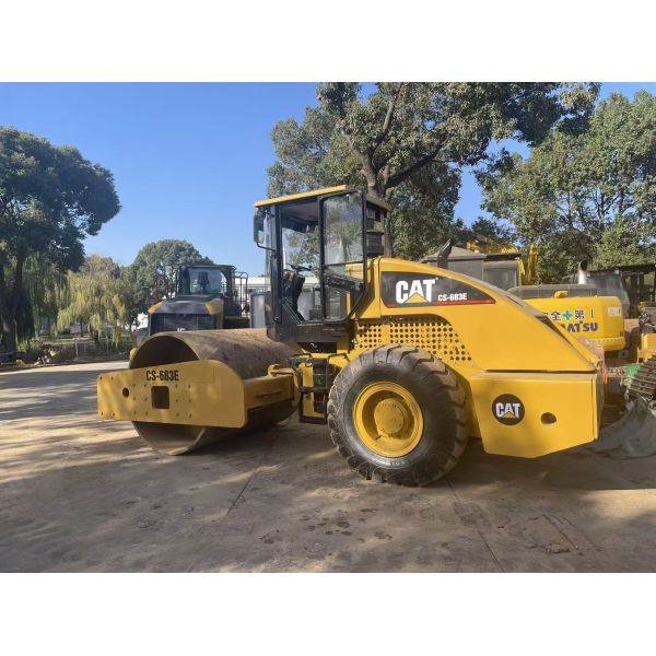 Original Japan Used Caterpillar CS-683E Single Drum Road Roller In Excellent Condition