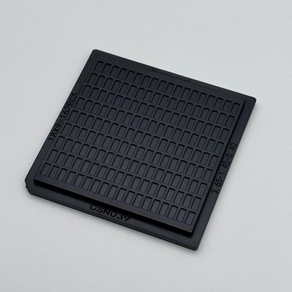 静的感受性のある環境におけるマイクロチップの保存のためのカスタマイズ可能な積み重ね可能なトレイ 温度80°C-180°C