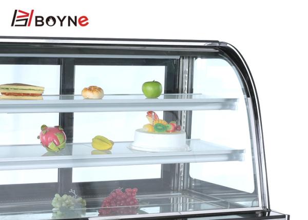 O anúncio publicitário curvou o refrigerador de vidro da exposição do bolo/vitrina refrigerada da padaria