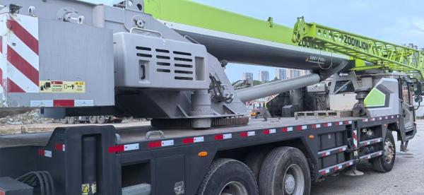 Zoomlion Telescopic Crane Truck ZLJ5331JQZ25V 220kw Engine Power