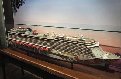 Norwegian Getaway Cruise Ship Passenger Ship Models With  Foam Box Packaging