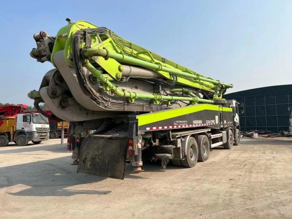 Service après-vente Zoomlion 63m camion de pompe d'occasion pour entreprise de construction Location