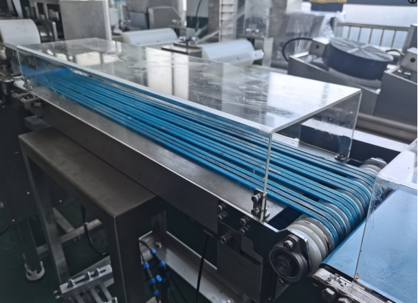 Caramel Nougat Chocolate Bar Forming Cutting Machine P320 300mm Belt PLC