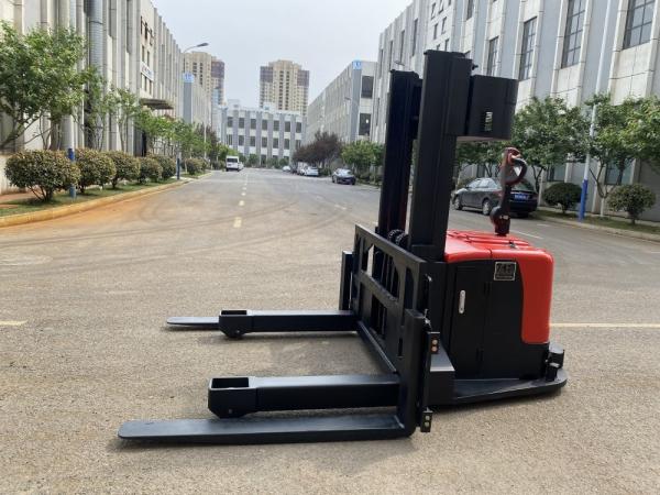 1500 KG AGV caminhão elevador 1600 mm altura de elevação 100 * 50 mm roda auxiliar
