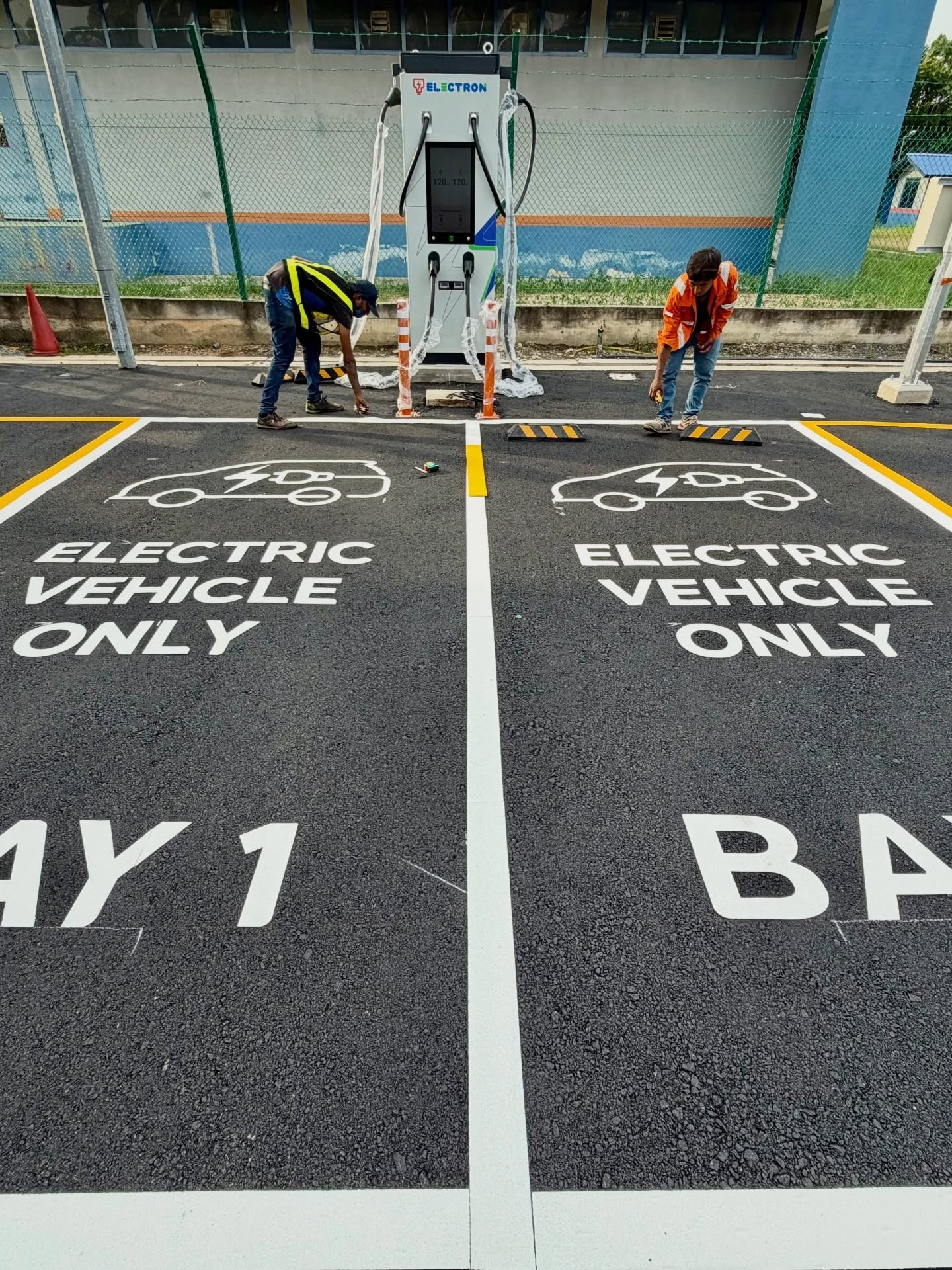 Fast Drying Crack Resistant Anti Slip Preformed Thermoplastic Road Markings and Hot Melt Traffic Line Paint