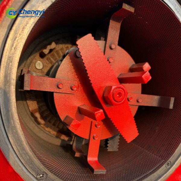 Durable Iron Crusher Grinder 100-150kg/h Capacity 220V Motor Feed Grinder Pulverizer Machine