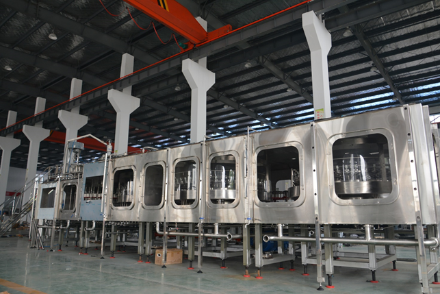 Оборудование стекла напитка 12000bph 330ml разливая по бутылкам