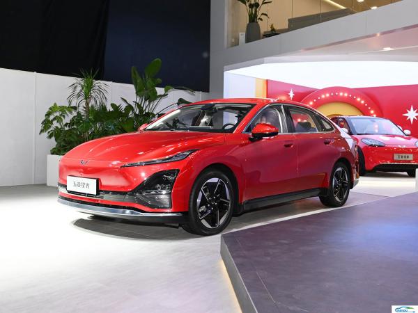 2024 Wuling Starlight 70km Standard Sedan Electric Ride-On Passenger Car Energy Vehicle