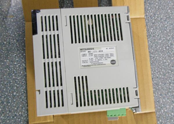 Lecteur SERVO industriel 400W 170V 2.8A Mitsubishi de l'amplificateur MR-J2S-40A-PF à C.A. NOUVEAU