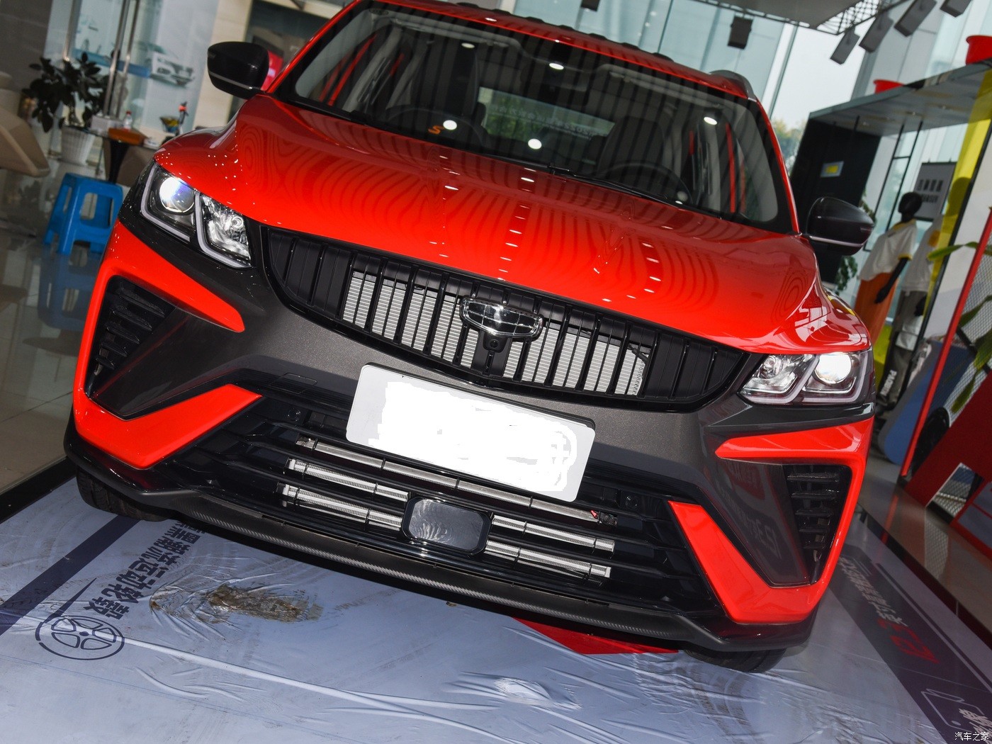 Geely Binyue Coolray Бензиновый автомобиль Новый внедорожник Maunal 1.4T 1.5T Красный цвет