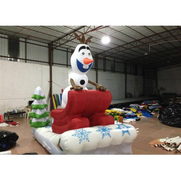 На открытом воздухе украшения рождества крупного плана, коммерческая деятельност