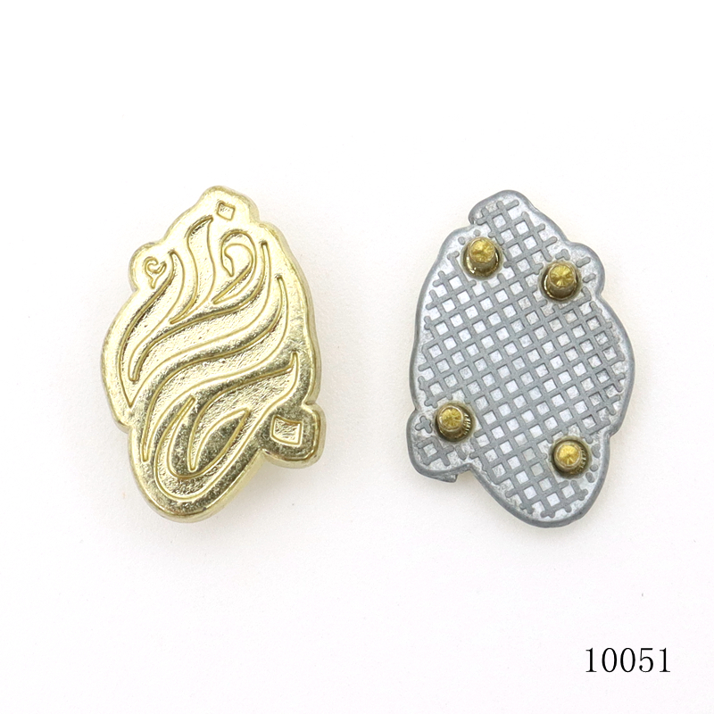 Custom Gold Metal Logo Plate With 4 Pins, Small Embossed Metal Shoe Tags, Zinc Alloy Sandals Hardware Badge For Footwear