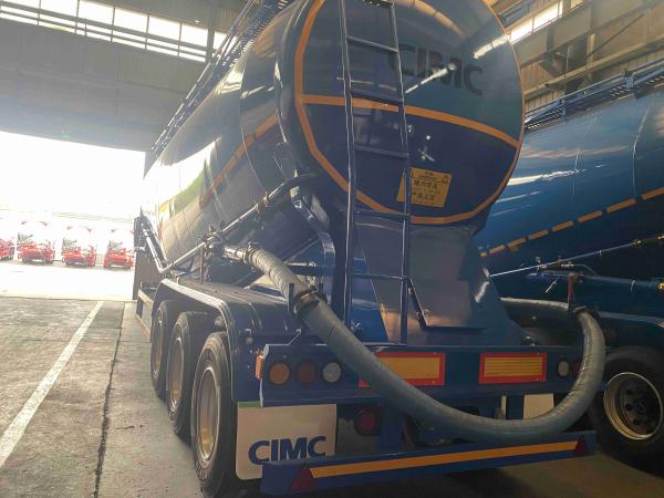 8.25R20/8.25R16/11.00R22.5/12.00R22.5/10.00R20 Tire 3 Axle 60m3 V Type Cement Trailer