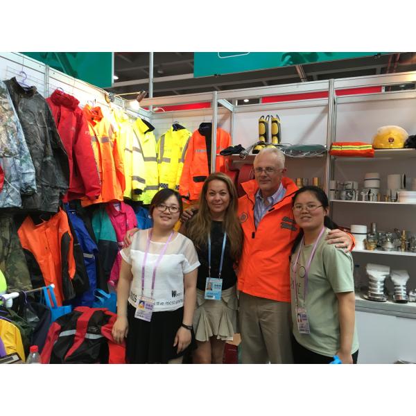 OEM Mens Camo imperméable avec capot 1pc camouflage imperméable pour femmes