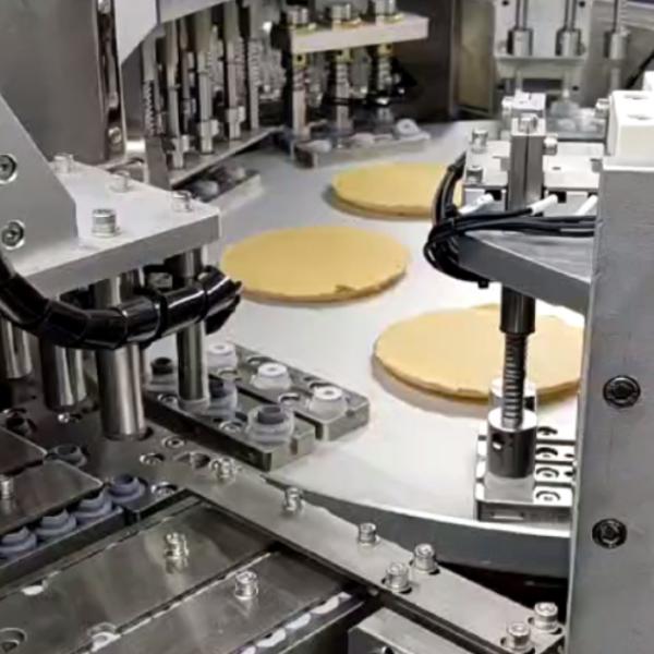 Máquina automática de ensamblaje de puertos para bolsas IV 14000 tapas/hora 5kW