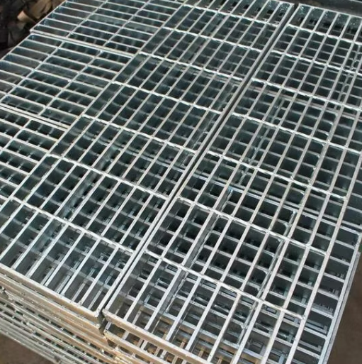 Rust-Proof Galvanized Steel Grating with Serrated Non-Slip Surface for Industrial Platforms