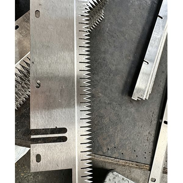 Custom Toothed Long Industrial Blade, High Wear Resistant Sharp Serrated Blade for Packaging Paper Plastic Film Cutting