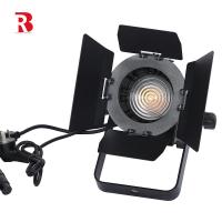 Lumière de scène avec zoom pour petit studio