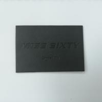 Etiqueta de cuero de microfibra PU con logotipo en relieve color personalizado lavable