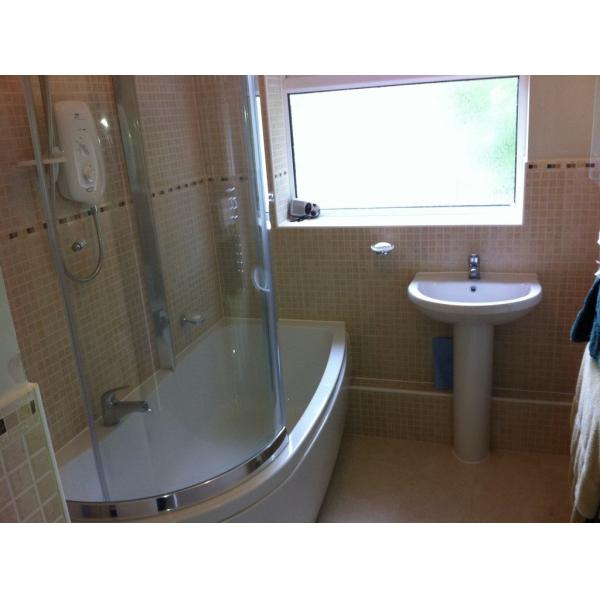 Puertas de cristal de bañera moderna de cristal templado de bañera transparente Puertas corredizas de bañera personalizadas Puertas de ducha de bañera para baño / villa