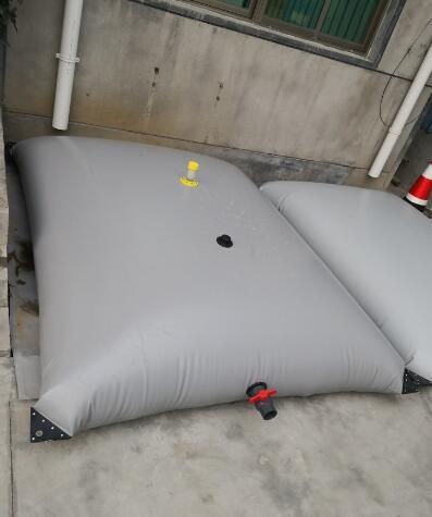 Pillow PVC TPU Coated Tarpaulin 4000L Water Storage Tank Portable Water Tanks Used To Store