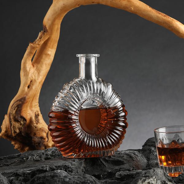 Горячая штамповка роскошная стеклянная бутылка виски с алюминиевым пластмассовым PP-ошейником