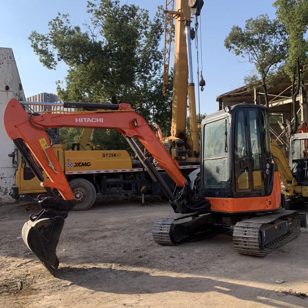 Mini-excavatrice de 5 tonnes utilisée Hitachi ZAXIS UR 50 avec moteur ISUZU et peu de temps de travail
