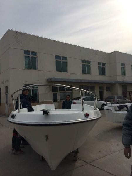 Double Seats Fiberglass Fishing Boats 1.9m Width 6 Person Fishing Boat