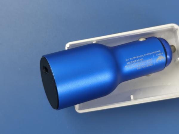 Carregador de carro de 12 V 1 Carregador de carro USB com portas USB duplas Padrão CE / ROHS / FCC