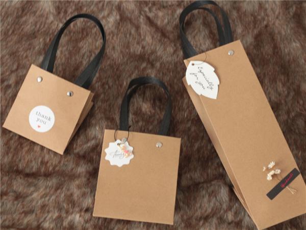Bolsas de papel kraft con embalaje impreso personalizable para vasos aislados Cajas de joyería y regalos