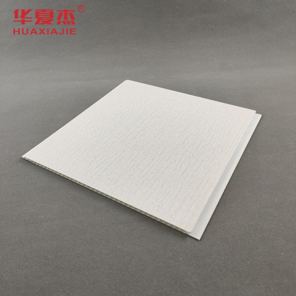 Panneaux muraux en PVC haut de gamme avec finition en grains de bois estampillés à chaud - facile à installer et longueur personnalisable