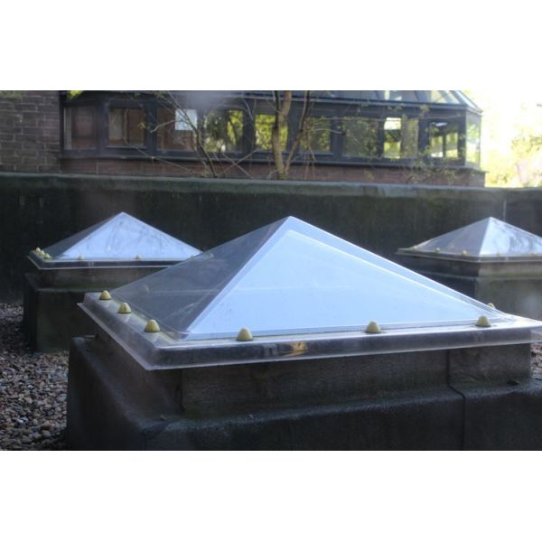Customized Transparent Polycarbonate Pyramic Skylight Dome, Easy to Install & Transport, Custom Sizes Available, Long Lasting Roof Light Cover