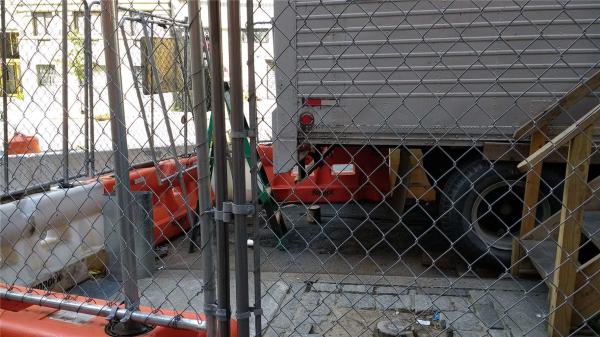 chain link temporary construction fence panels 6FT X 10F Mesh 2 3/8  x 2 3/8 ( 60mm x 60mm ) x 12 gauge wire