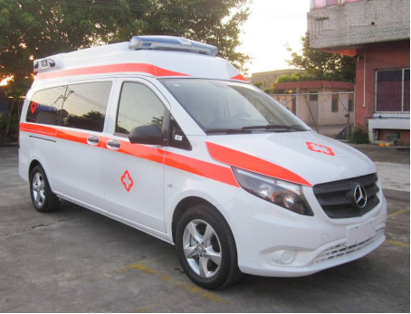 Gasoline Mercedes Benz Ambulance 7 Seat Front Mounted 4×2 Automatic Transmission