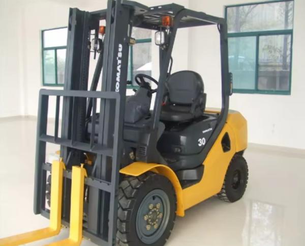 3 toneladas de segunda mão Komatsu empilhadeira japonesa motor 2o de mão caminhão